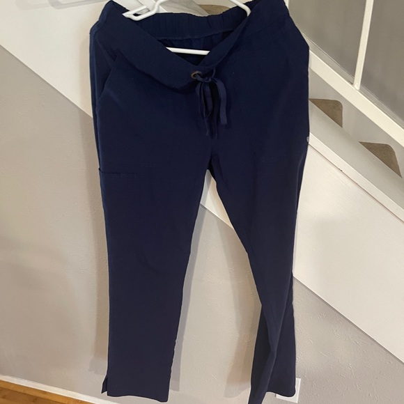 Bundle of navy scrubs greys anatomy - Picture 5 of 5